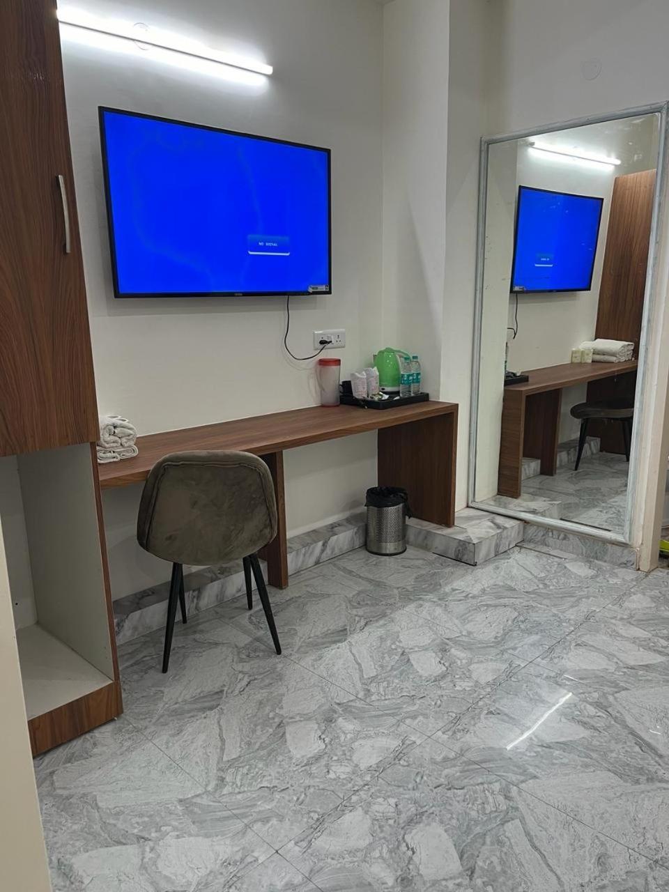 S B - Near Railway Station Paharganj Hotel New Delhi
