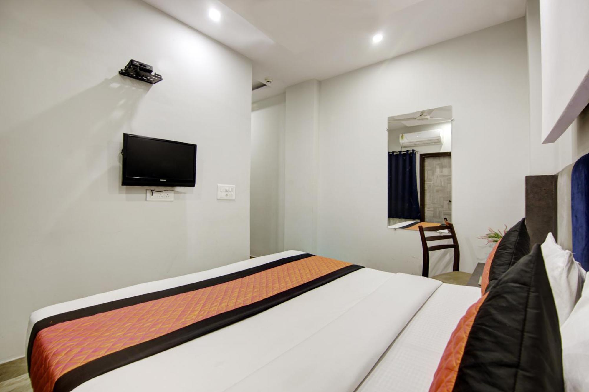 S B - Near Railway Station Paharganj Hotel