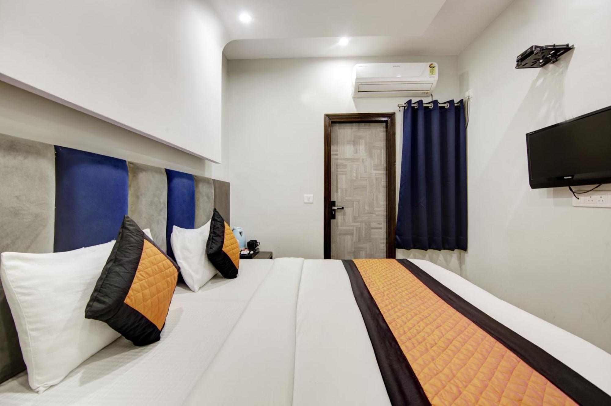 S B - Near Railway Station Paharganj 4* New Delhi