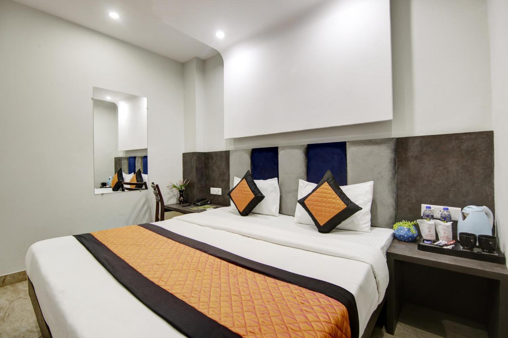 S B - Near Railway Station Paharganj Hotel New Delhi