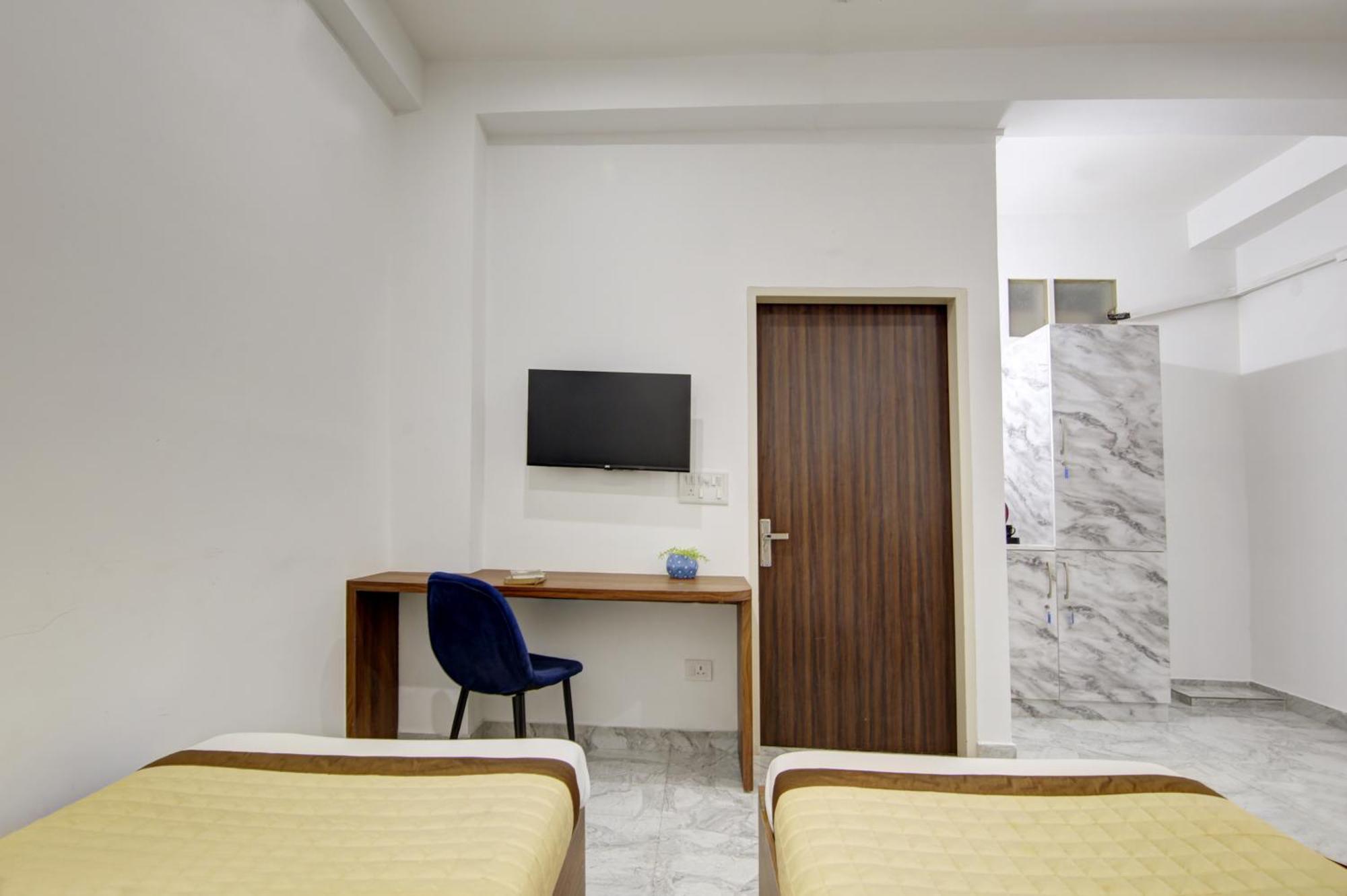 S B - Near Railway Station Paharganj Hotel