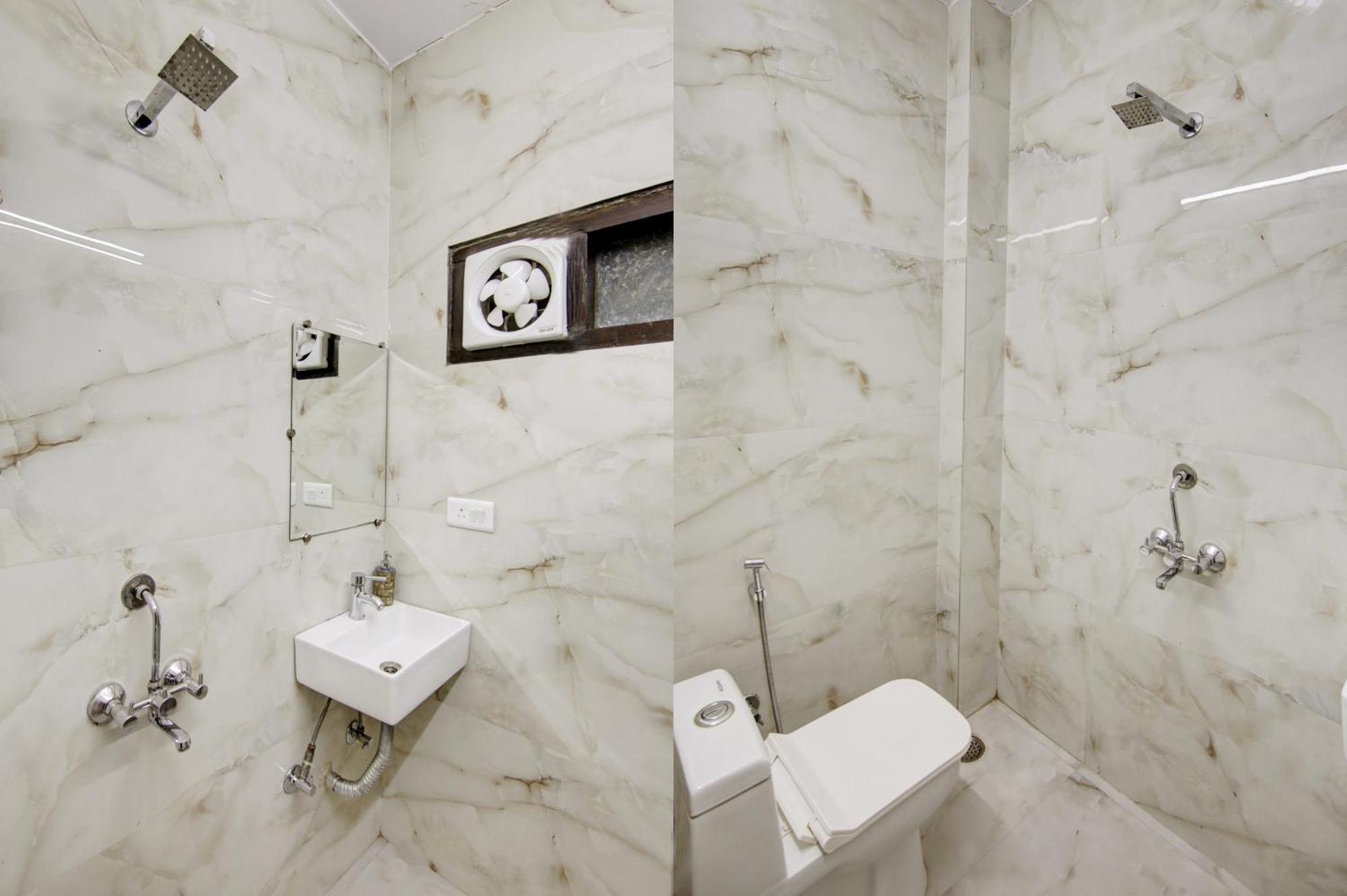 S B - Near Railway Station Paharganj Hotel 4*