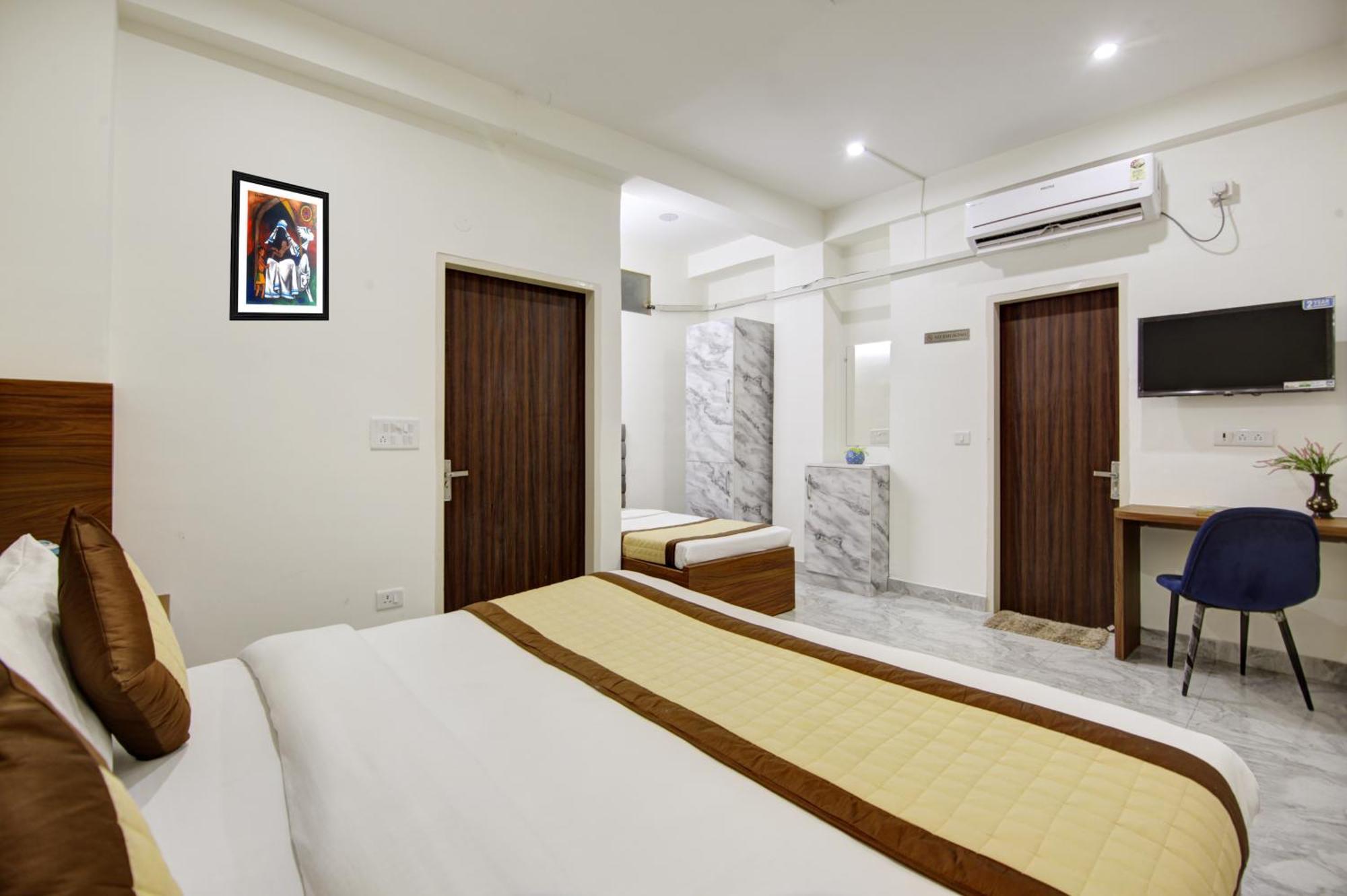 S B - Near Railway Station Paharganj Hotel 4*