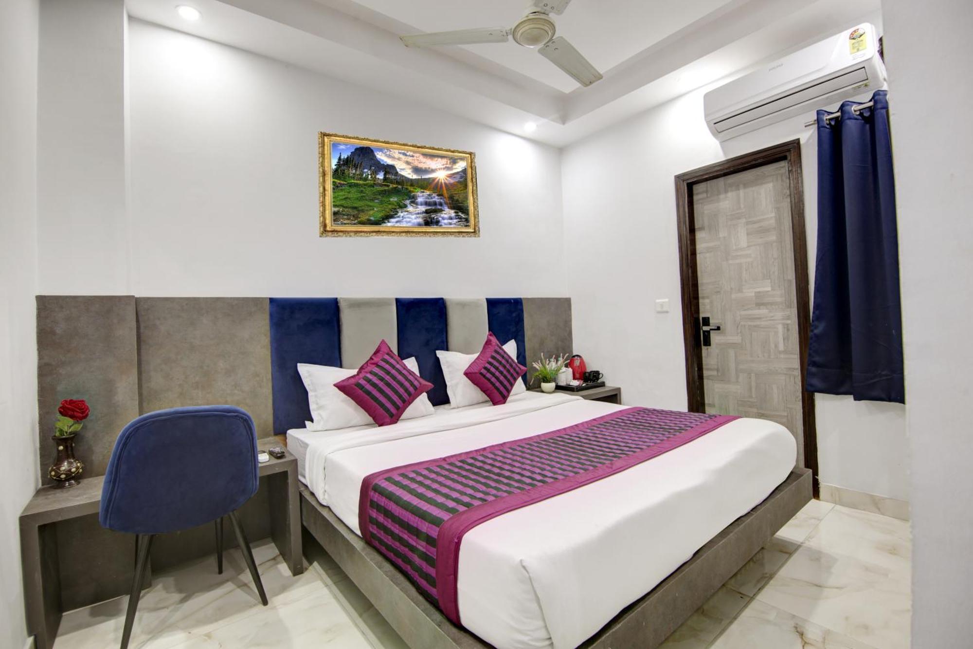 S B - Near Railway Station Paharganj 4*