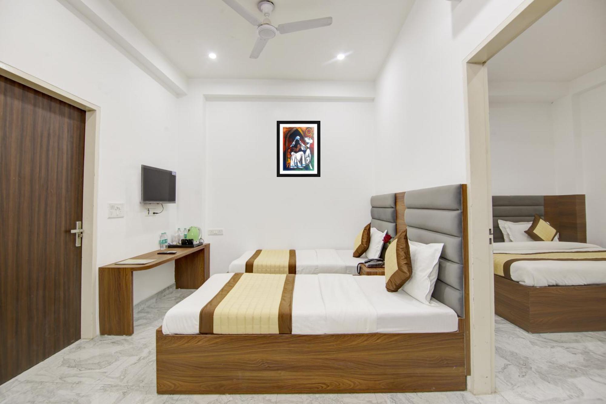 S B - Near Railway Station Paharganj Hotel New Delhi