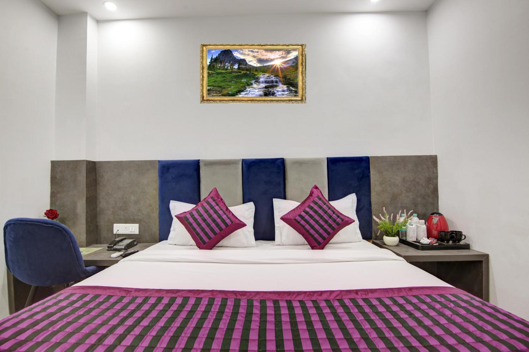 Hotel S B - Near Railway Station Paharganj 4*