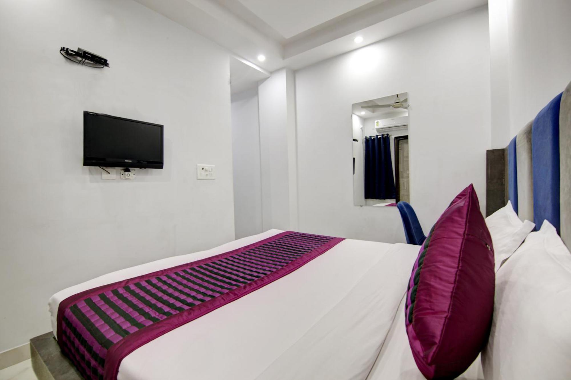 S B - Near Railway Station Paharganj 4* New Delhi