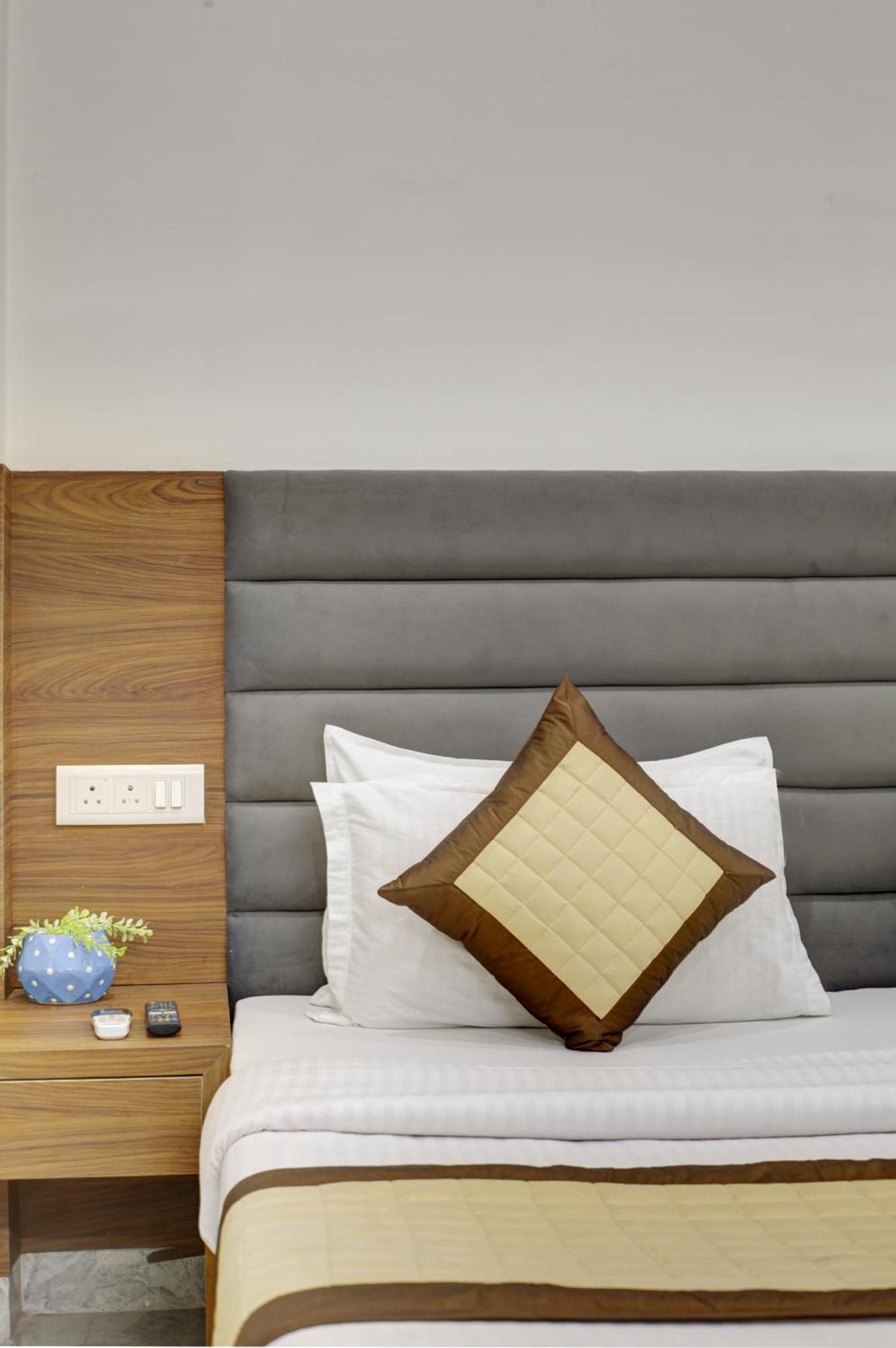 S B - Near Railway Station Paharganj Hotel