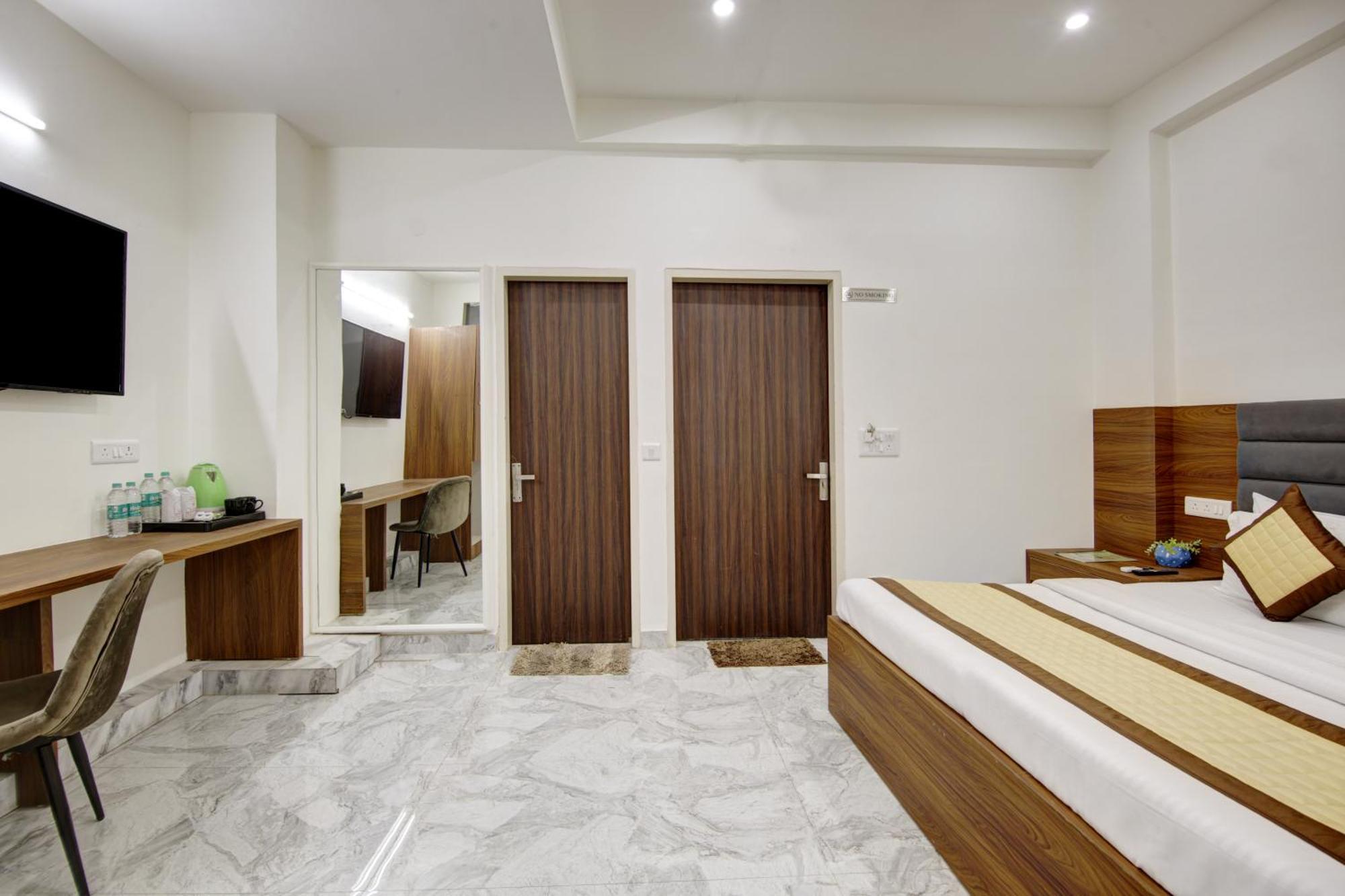 S B - Near Railway Station Paharganj 4* New Delhi