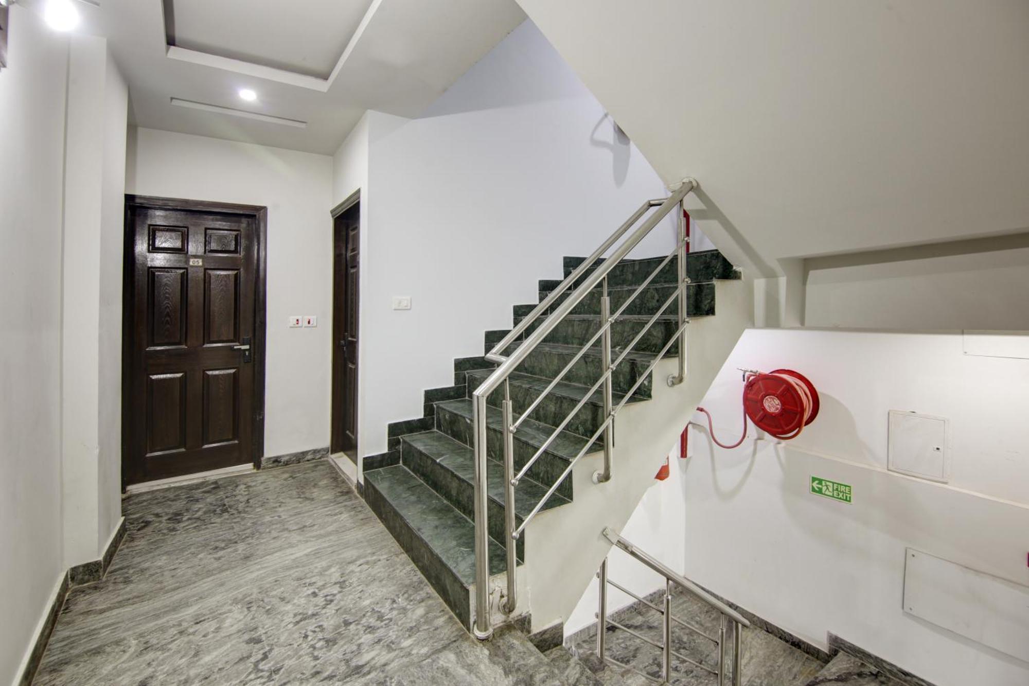 Hotel S B - Near Railway Station Paharganj New Delhi