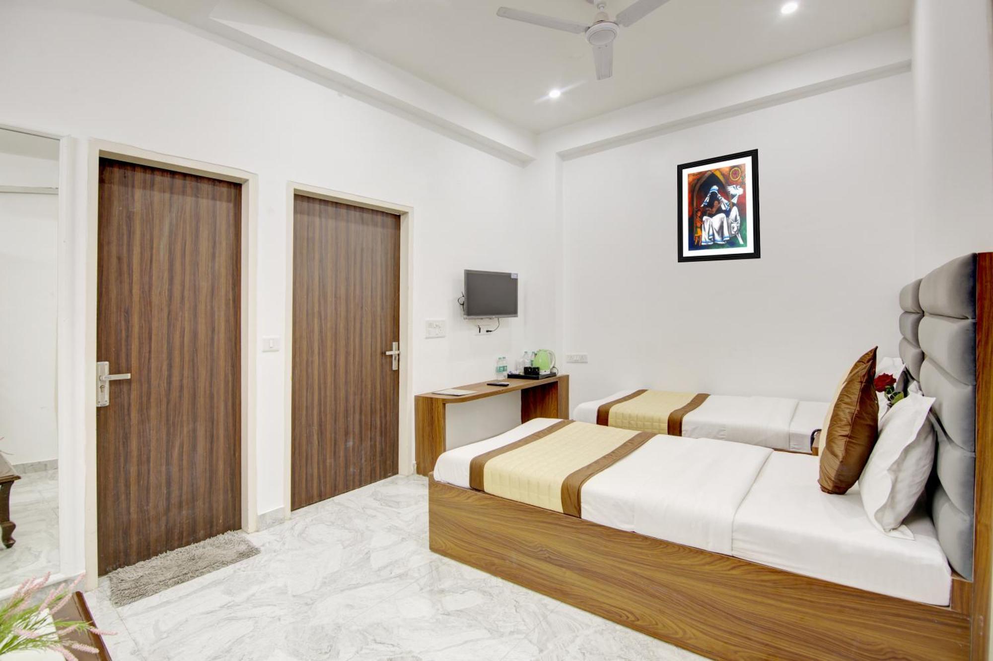 S B - Near Railway Station Paharganj Hotel