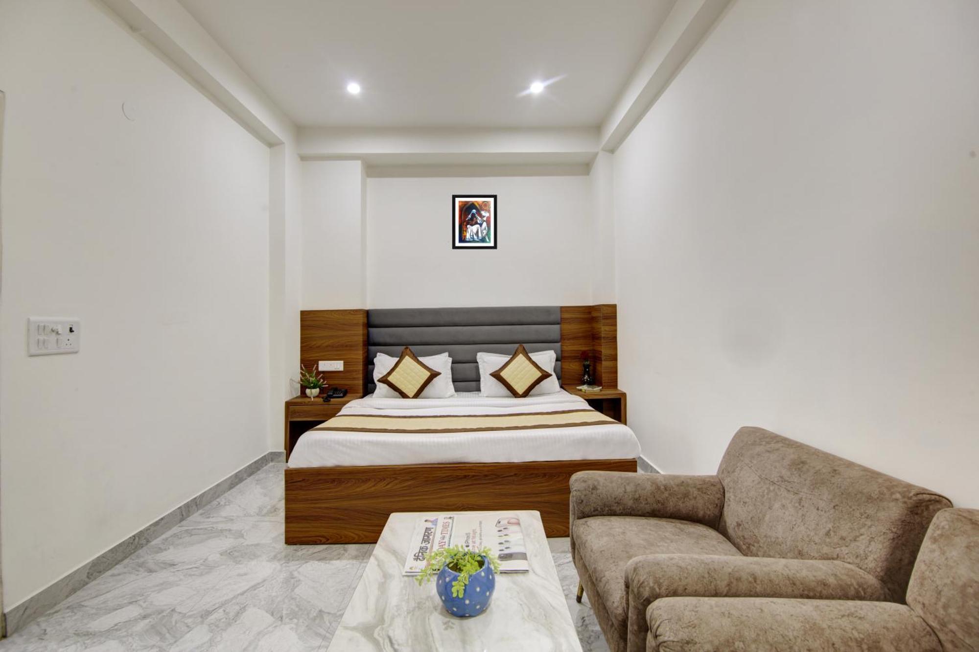 Hotel S B - Near Railway Station Paharganj