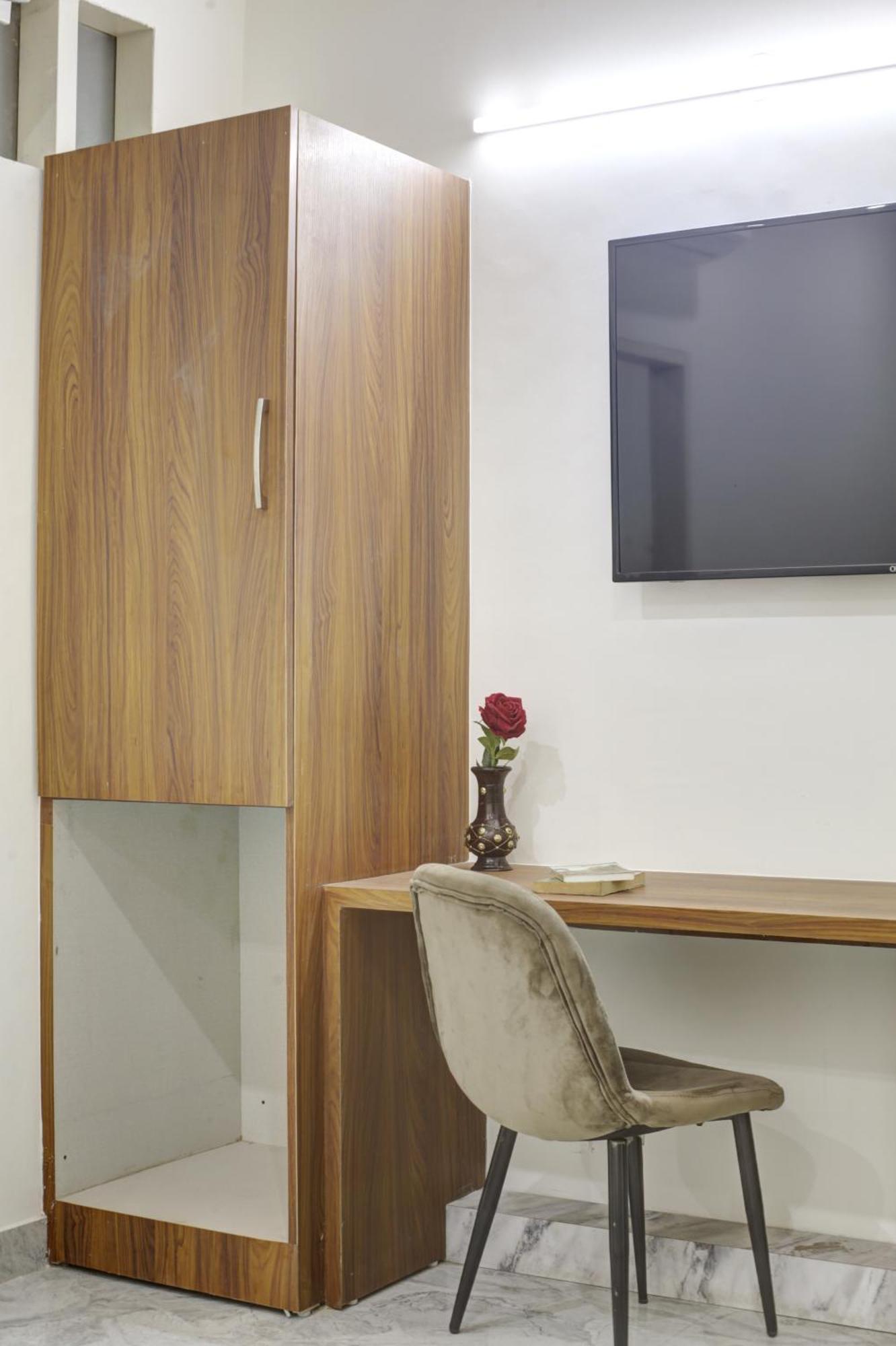 Hotel S B - Near Railway Station Paharganj 4*