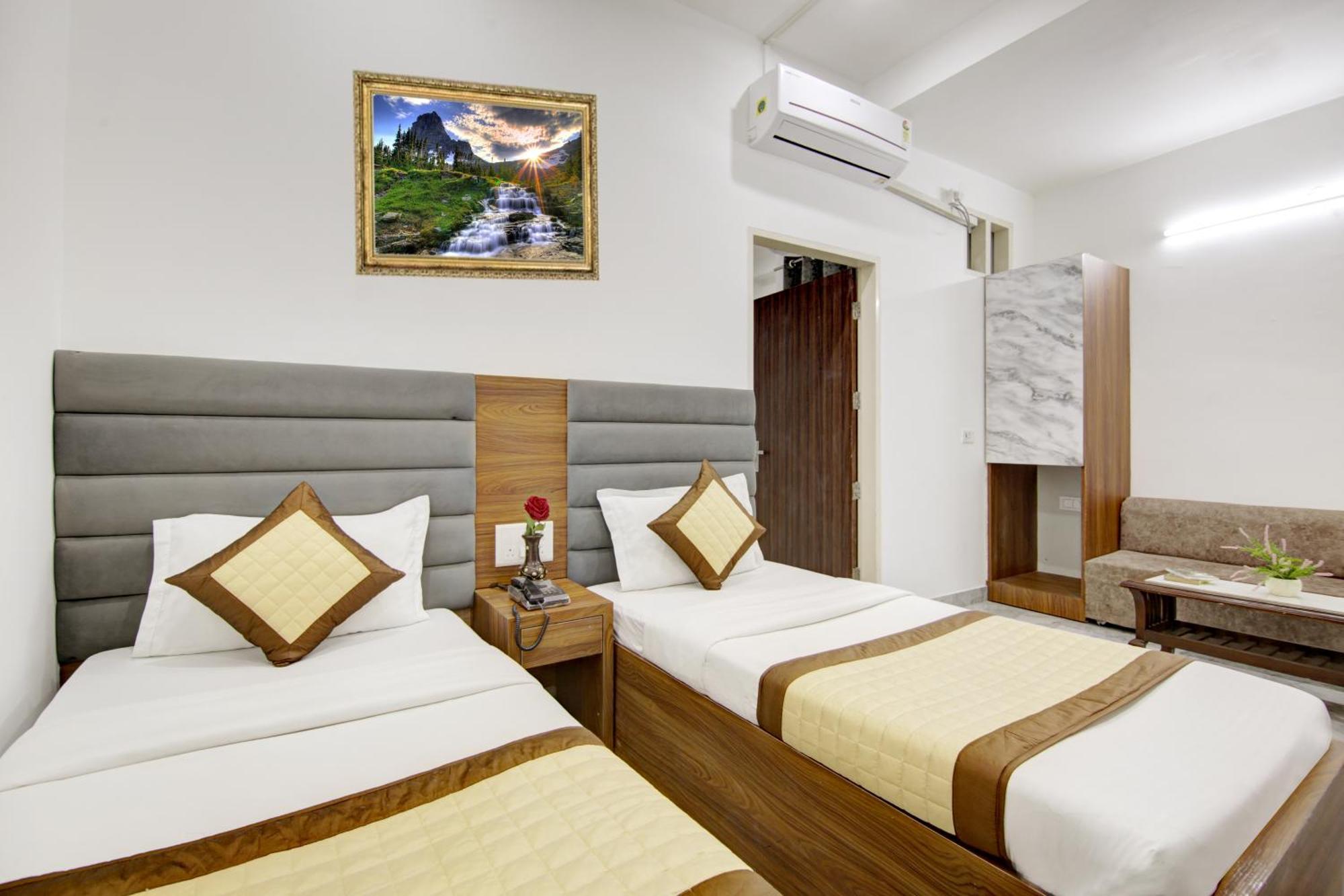 Hotel S B - Near Railway Station Paharganj New Delhi