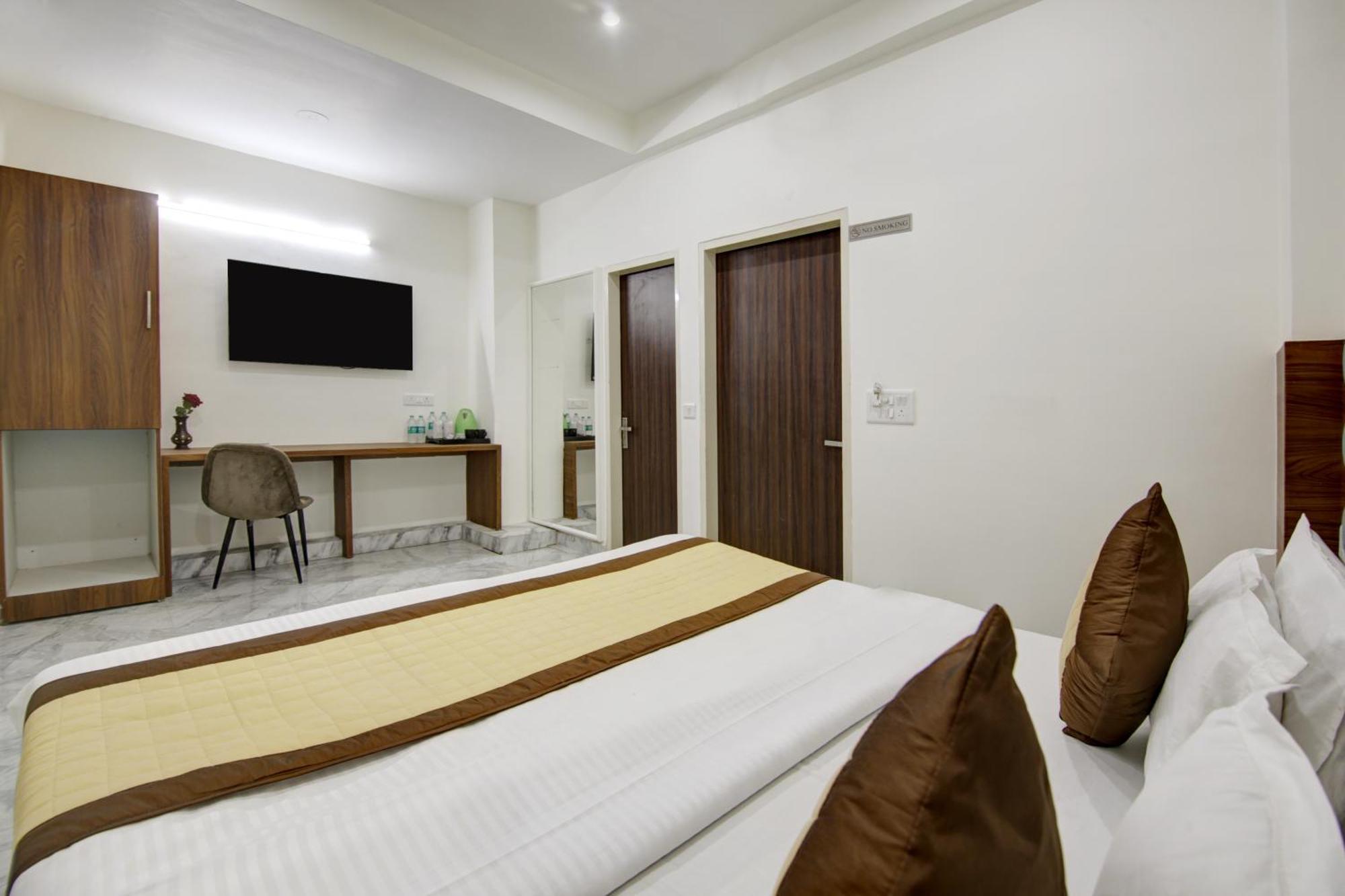 S B - Near Railway Station Paharganj Hotel New Delhi