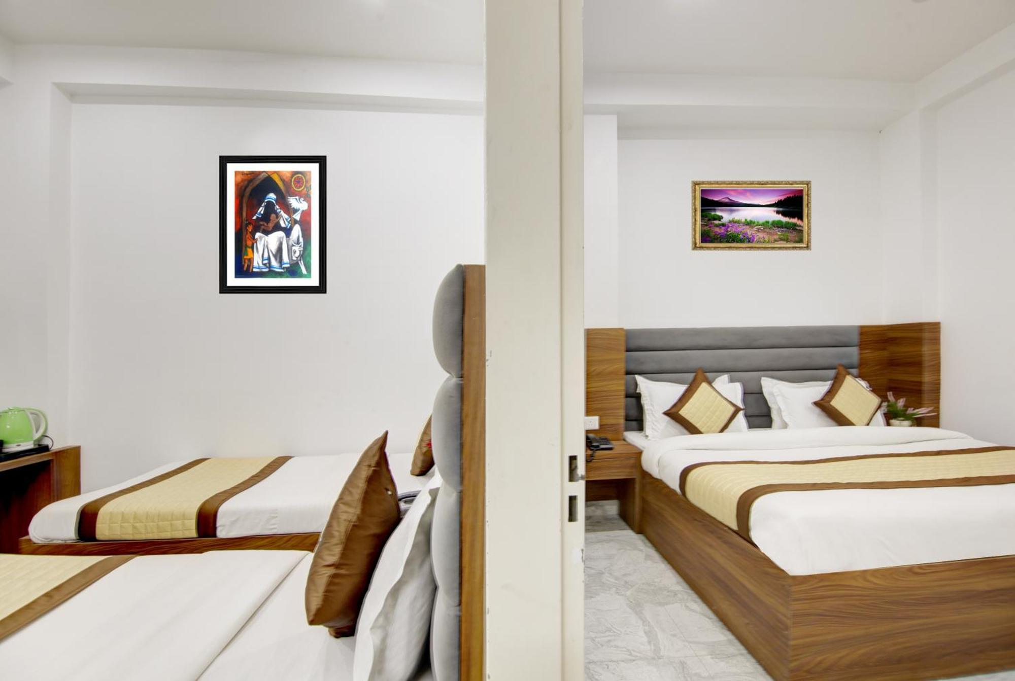 S B - Near Railway Station Paharganj Hotel New Delhi