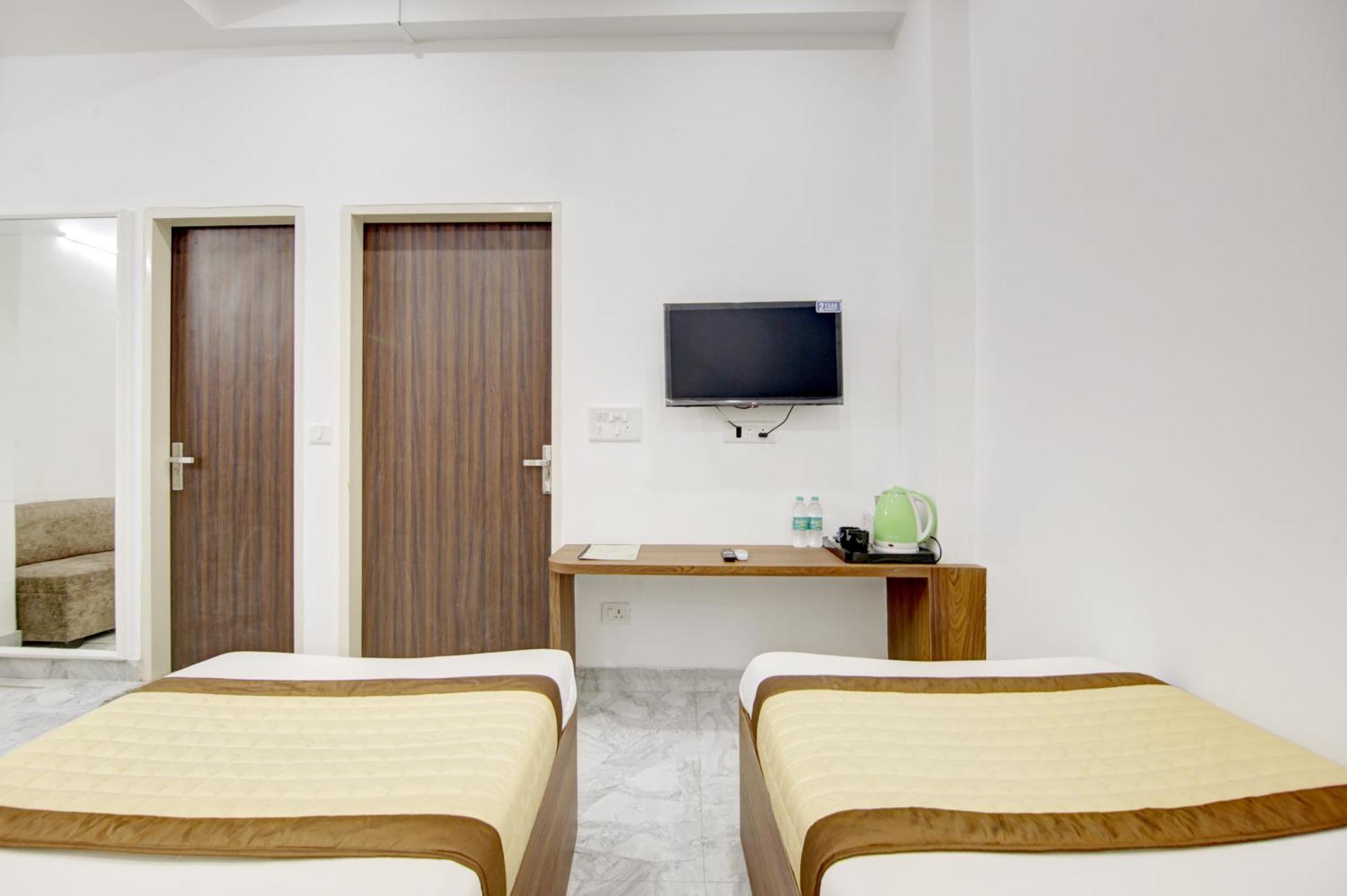 S B - Near Railway Station Paharganj Hotel New Delhi